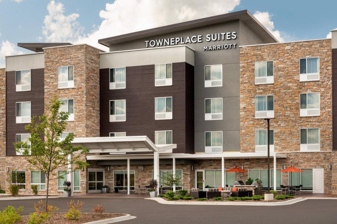 Towneplace Suites By Marriott Milwaukee Grafton Exterior photo