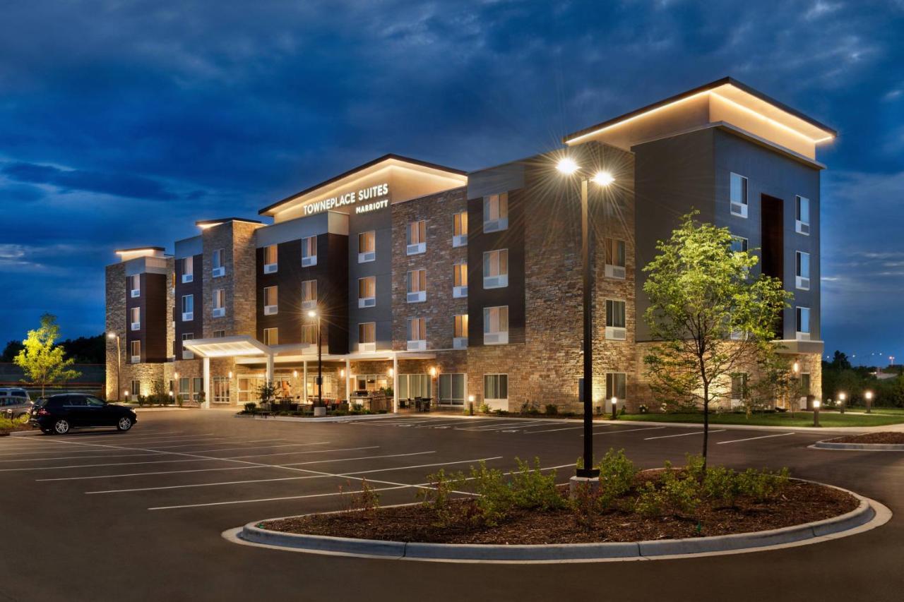 Towneplace Suites By Marriott Milwaukee Grafton Exterior photo